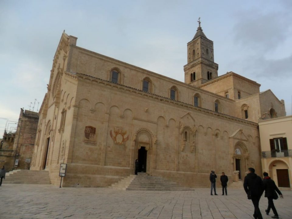 Duomo di Matera: i blasoni esterni.