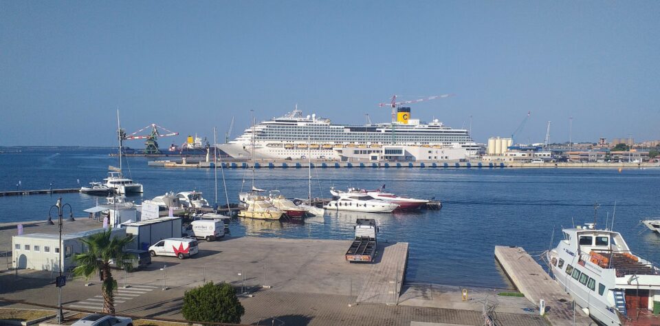 Taranto-nave crociere