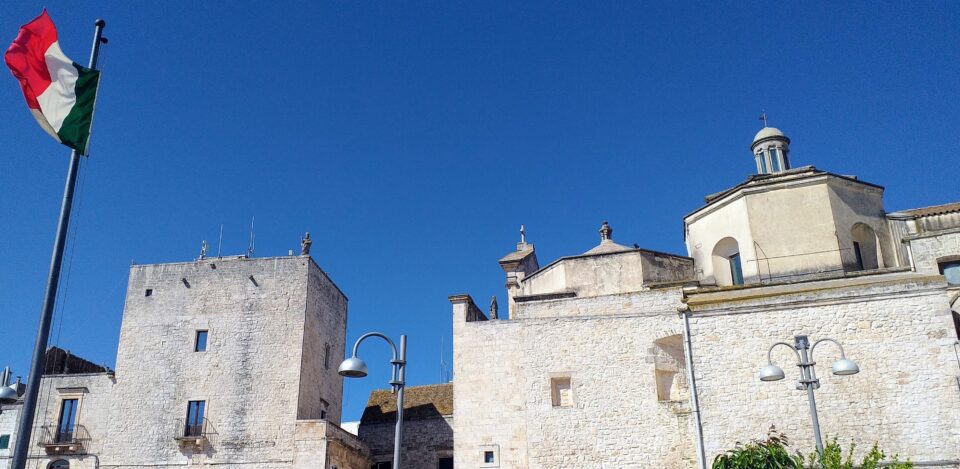 Visita guidata di Cisternino-Chiesa madre e torre normanna